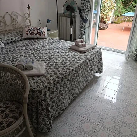 Elegante Al Centro Di Porto Villa Ischia